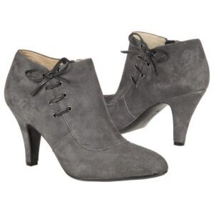 Women’s Carmen by Naturalizer Heeled Bow Boots - 7.5